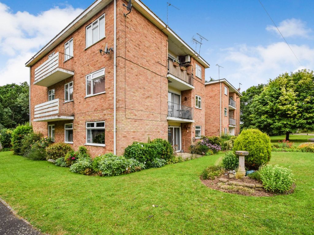 2 bed flat for sale in Woodlands Court, Binley Woods, Coventry, Warwickshire CV3, £160,000