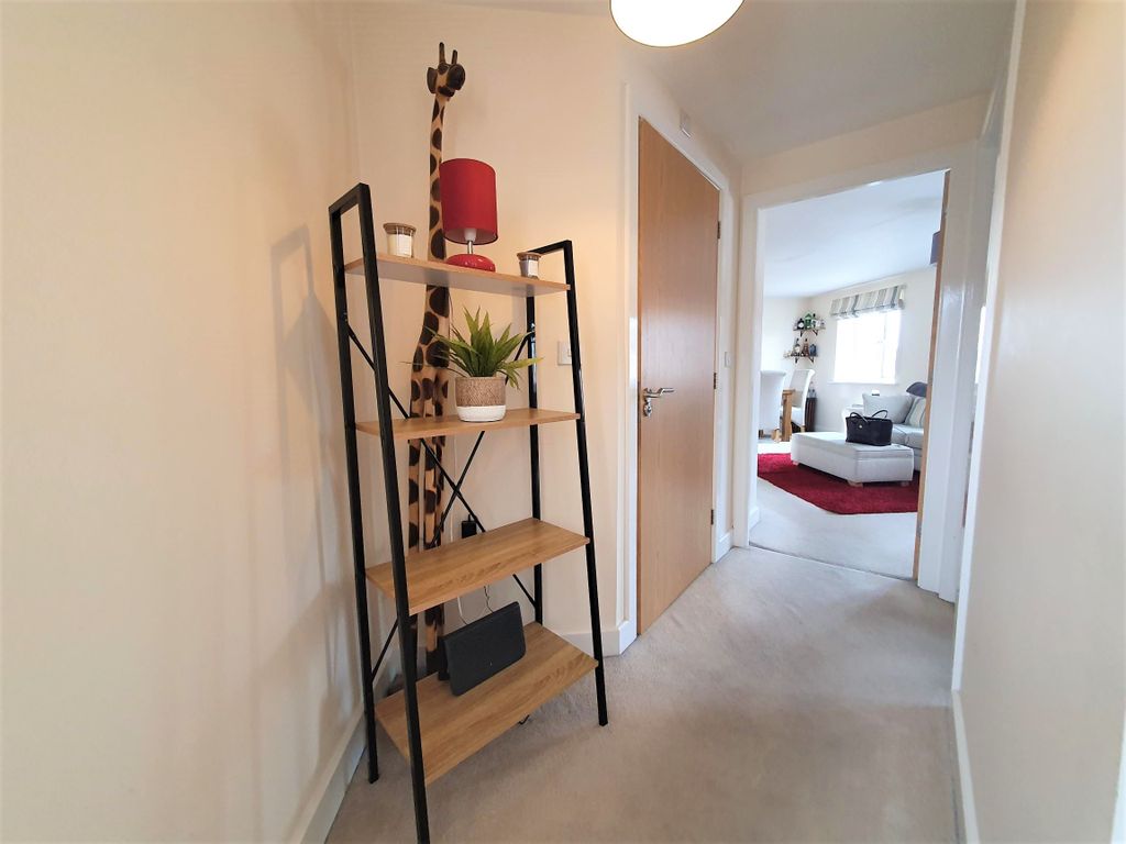 2 bed flat for sale in Raleigh Road, Yeovil BA21, £185,000