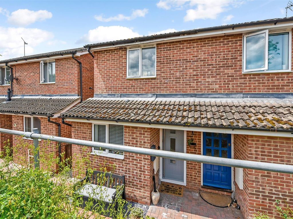2 bed end terrace house for sale in Westview Gardens, Andover SP10, £250,000