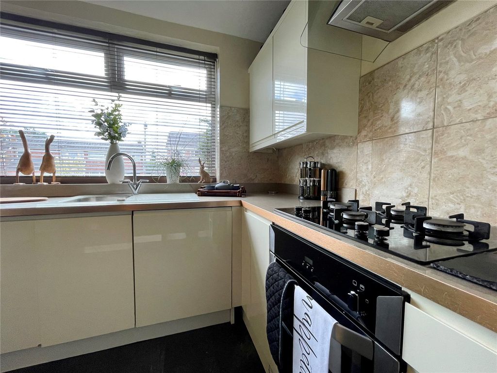 2 bed flat for sale in Langley Hall Road, Solihull, West Midlands B92, £195,000