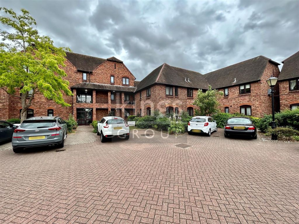 2 bed property for sale in Quakers Lane, Waltham Abbey EN9, £155,000