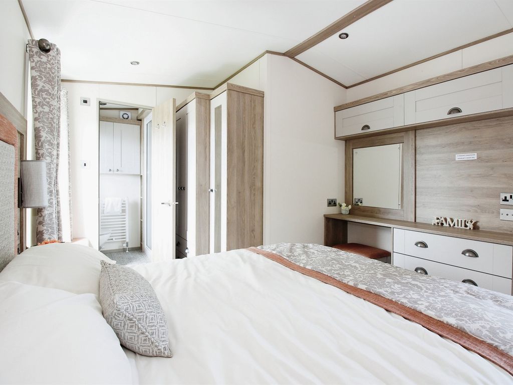 2 bed lodge for sale in Walls Lane, Ingoldmells, Skegness PE25, £80,000