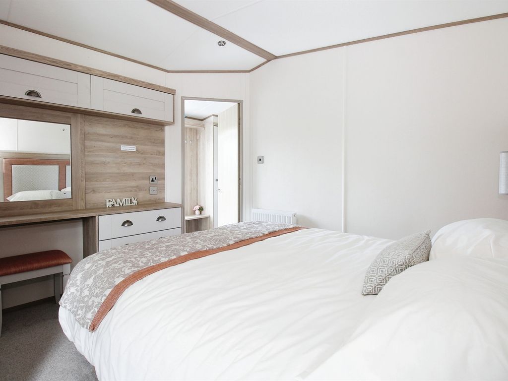 2 bed lodge for sale in Walls Lane, Ingoldmells, Skegness PE25, £80,000