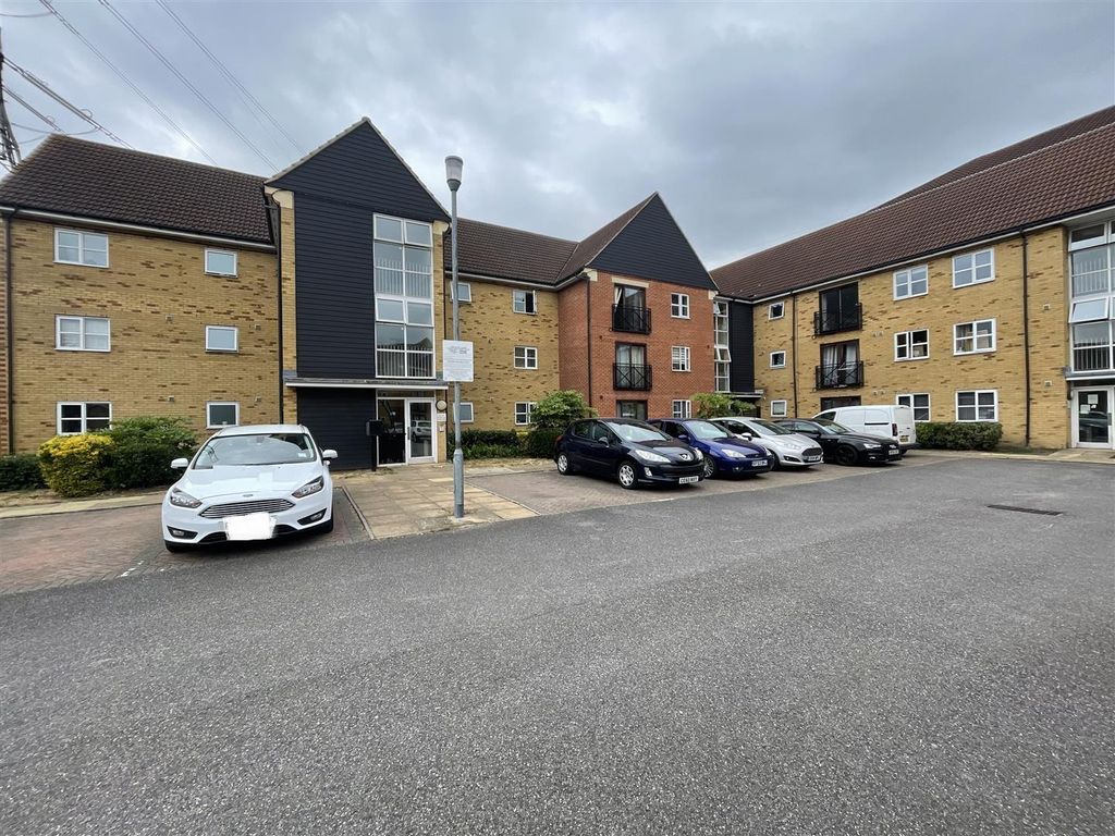 2 bed flat for sale in Howard Road, Chafford Hundred, Grays RM16, £230,000