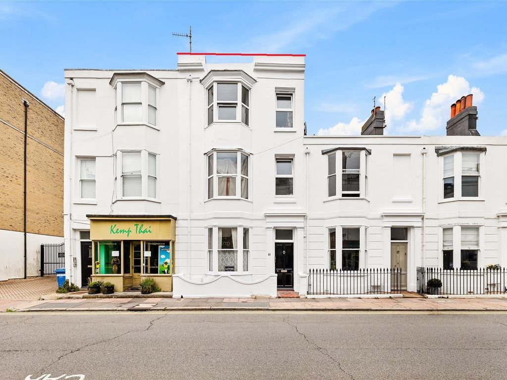2 bed flat for sale in St. Georges Road, Brighton BN2, £250,000