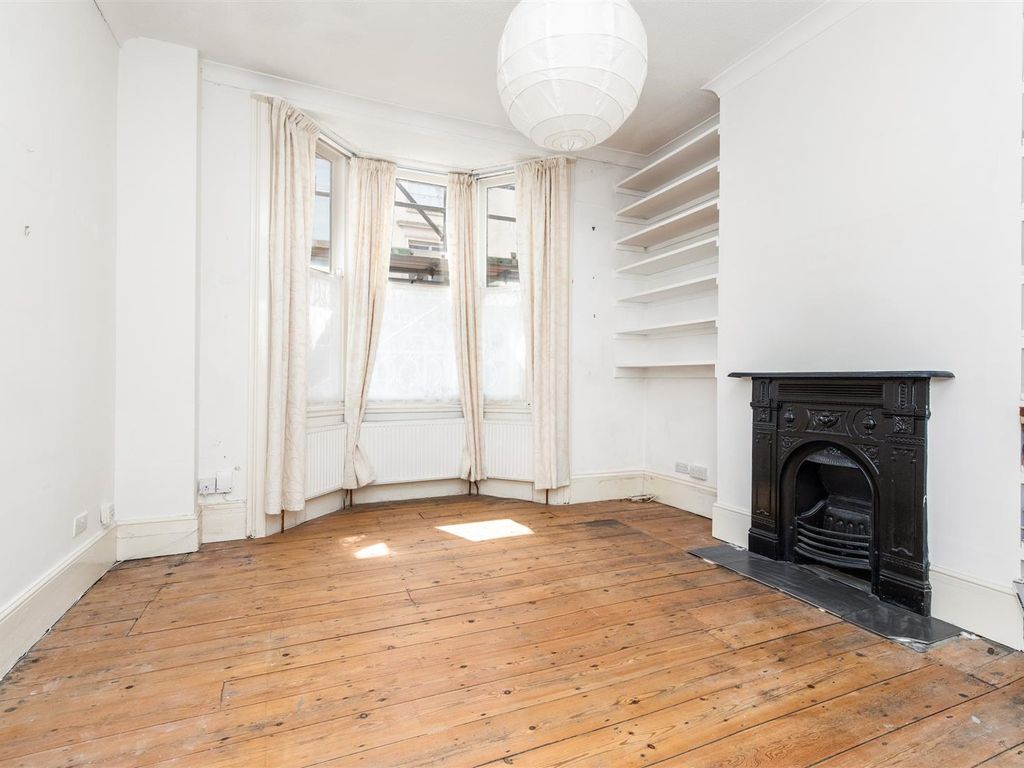 2 bed flat for sale in St. Georges Road, Brighton BN2, £250,000
