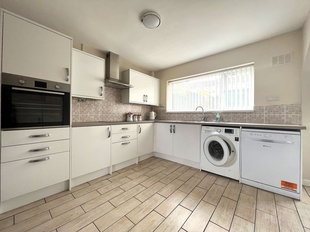 3 bed terraced house for sale in Woolacombe Avenue, Llanrumney, Cardiff. CF3, £210,000
