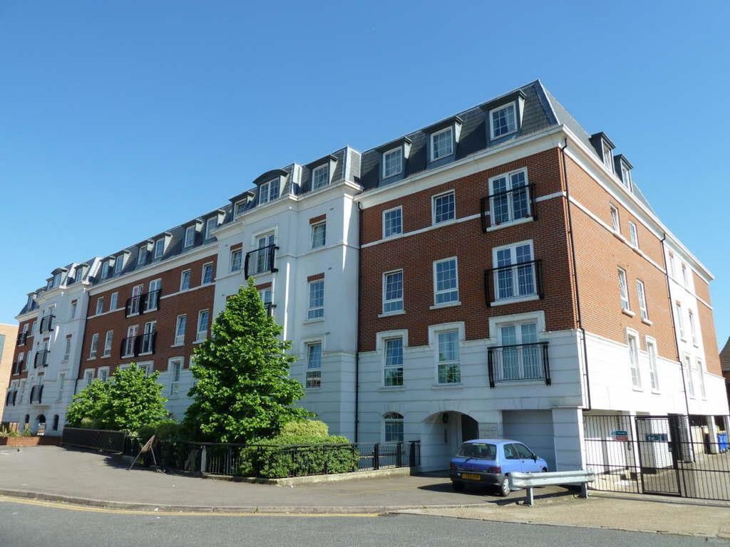 1 bed flat for sale in Station Approach, Central Walk Station Approach KT19, £250,000