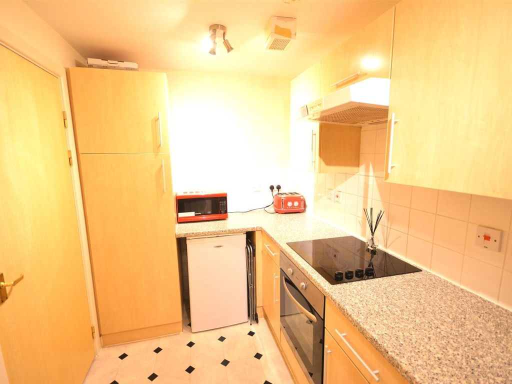 1 bed flat for sale in Station Approach, Central Walk Station Approach KT19, £250,000