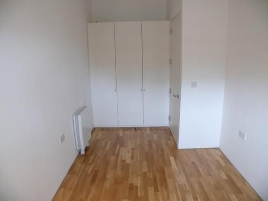 2 bed flat for sale in Lilycroft Road, Bradford BD9, £73,000