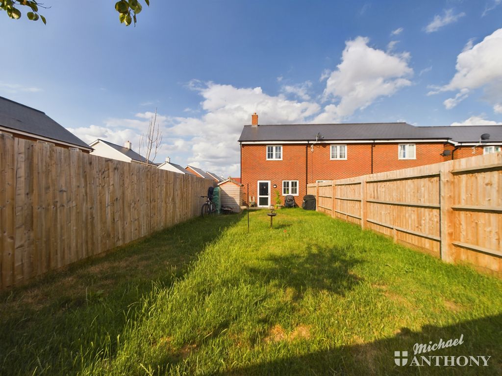 2 bed end terrace house for sale in Lapwing Mews, Haddenham, Aylesbury HP17, £175,000