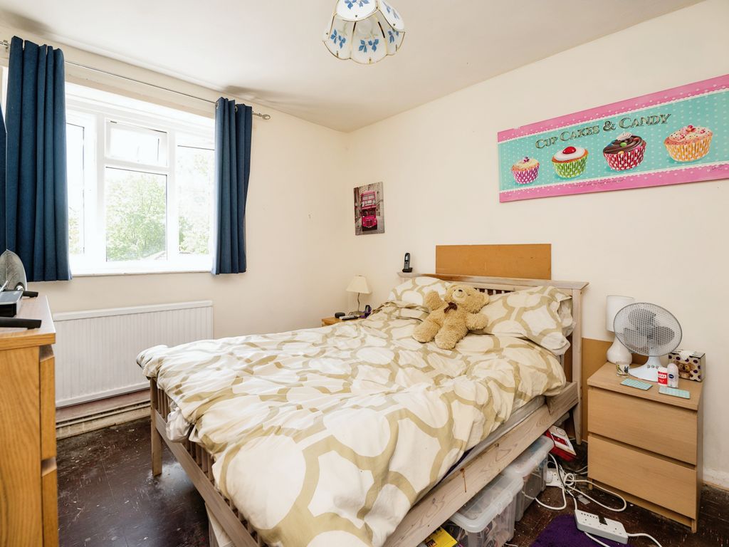 1 bed flat for sale in Avon Green, South Ockendon, Essex RM15, £160,000