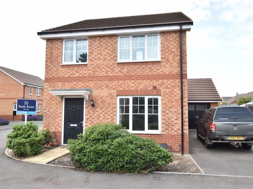 3 bed detached house for sale in Elderflower Coppice, Pershore, Worcestershire WR10, £330,000