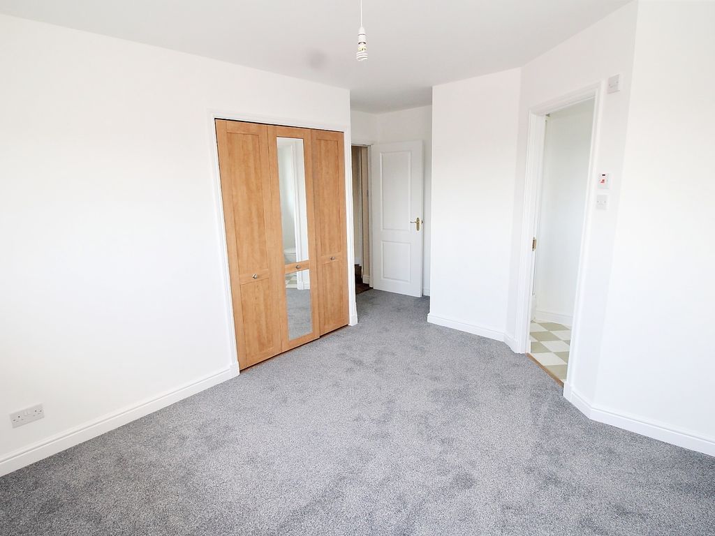 2 bed flat for sale in Oakburn Walk, Jamestown G83, £135,000