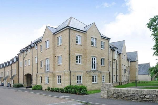 2 bed flat for sale in Witney, Oxfordshire OX28, £84,000