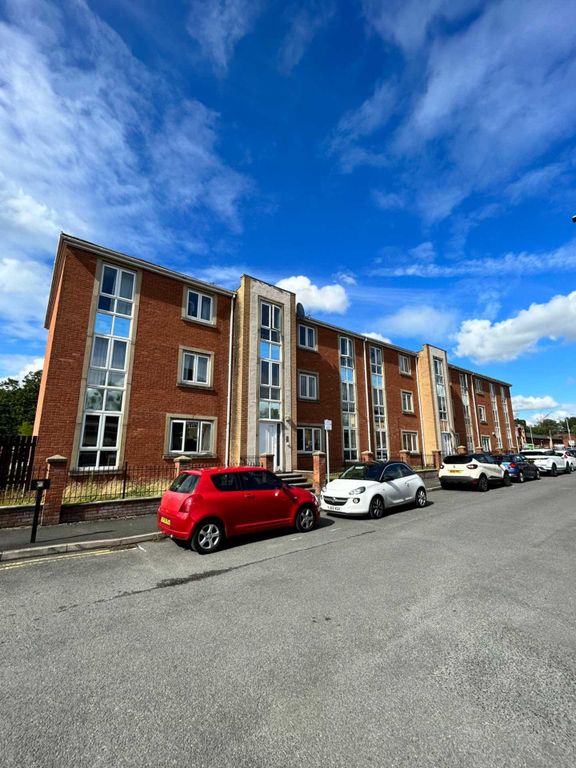 2 bed flat for sale in Clayburn Street, Manchester M15, £149,950