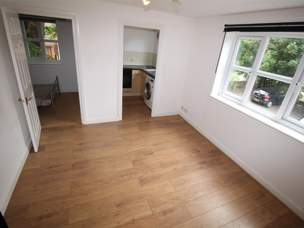 1 bed flat for sale in Stevenson Close, New Barnet EN5, £225,000