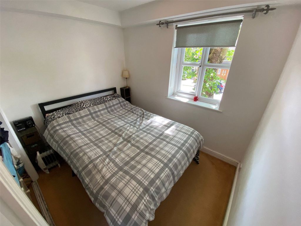 1 bed flat for sale in Stevenson Close, New Barnet EN5, £225,000
