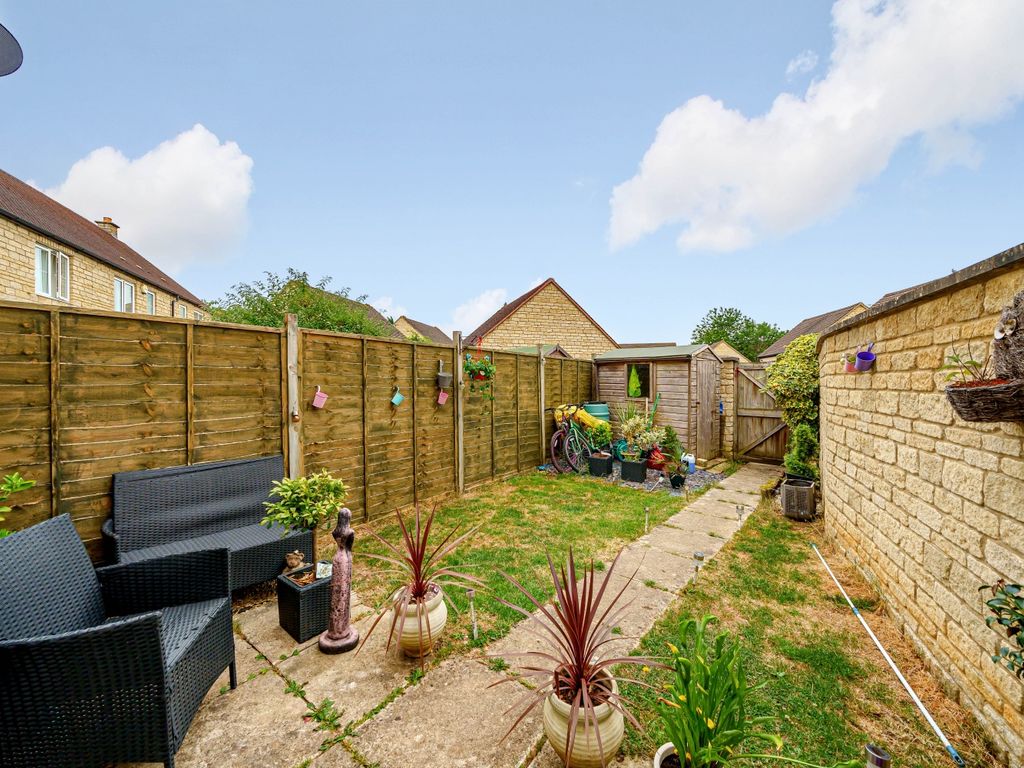 2 bed terraced house for sale in Woodrush Gardens, Carterton, Oxfordshire OX18, £240,000