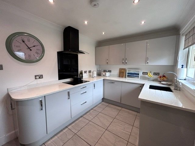 3 bed detached bungalow for sale in King O