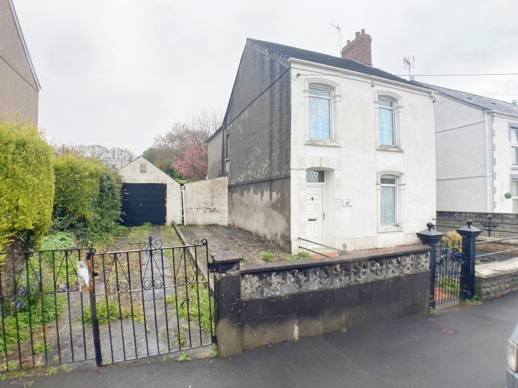 4 bed detached house for sale in Tyn Y Bonau Road, Pontarddulais, Swansea SA4, £180,000