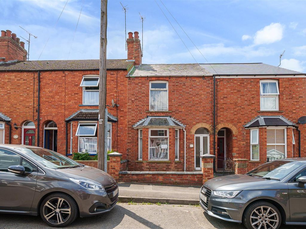2 bed terraced house for sale in Thompson Street, New Bradwell, Milton Keynes MK13, £200,000