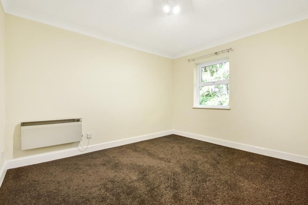 3 bed flat for sale in High Wycombe, Buckinghamshire HP13, £265,000