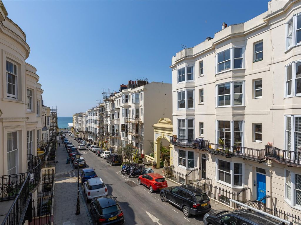 1 bed flat for sale in Waterloo Street, Hove BN3, £270,000