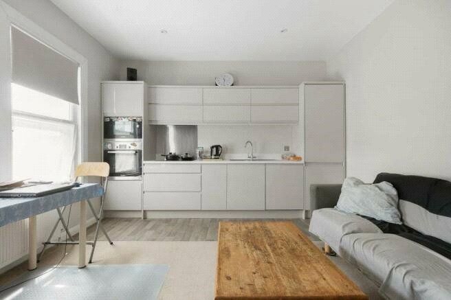1 bed flat for sale in Dagnall Park, London SE25, £240,000