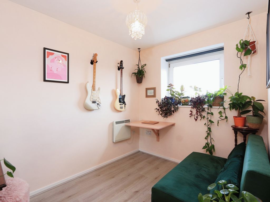 2 bed flat for sale in Millsands, Sheffield, South Yorkshire S3, £140,000