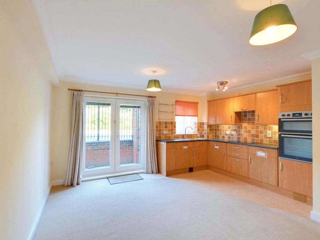 1 bed flat for sale in Hoxton Close, Ashford TN23, £110,000