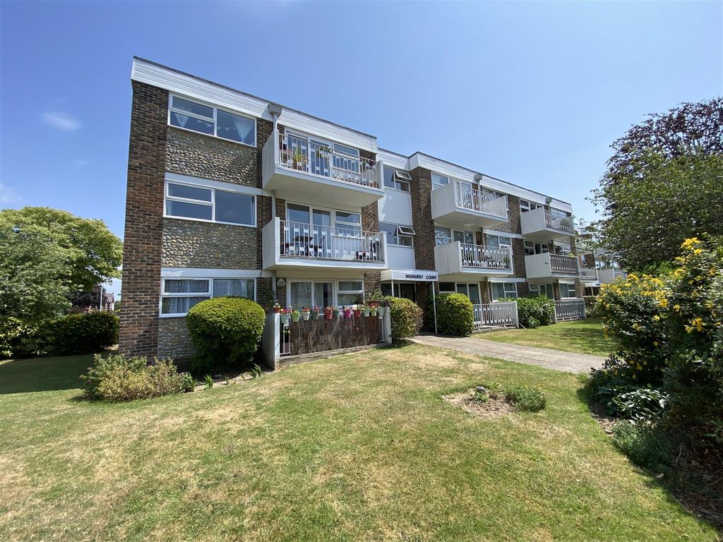1 bed flat for sale in Downview Road, Worthing BN11, £180,000