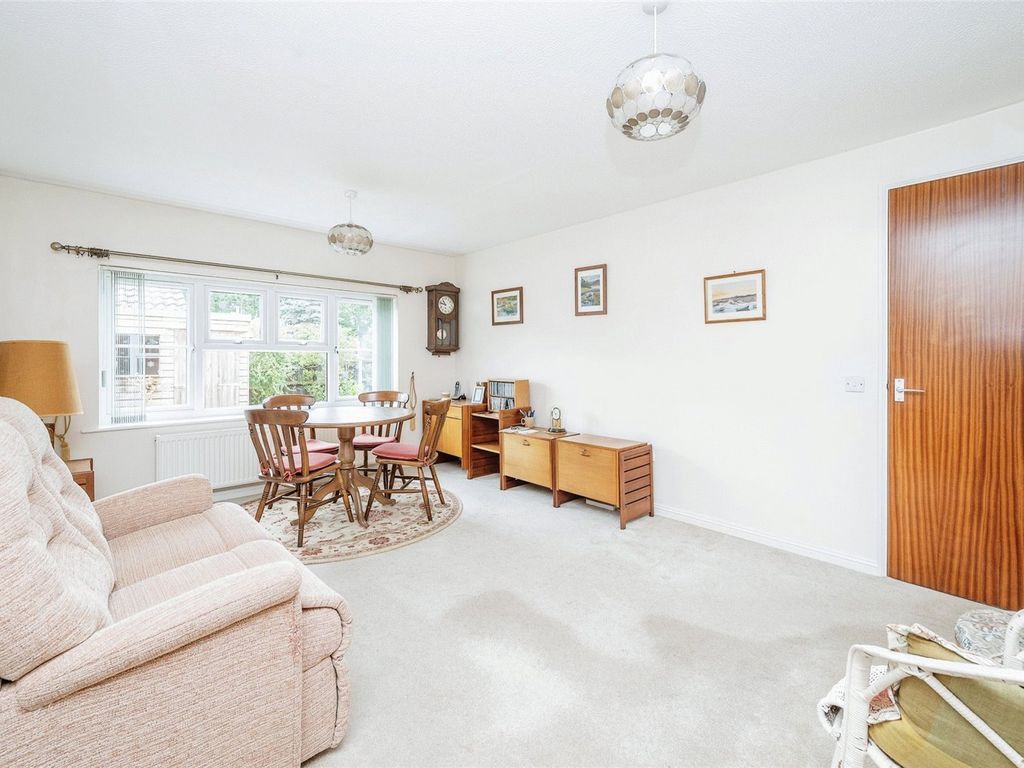 2 bed flat for sale in St. Margarets Gardens, Hoveton, Norwich, Norfolk NR12, £145,000