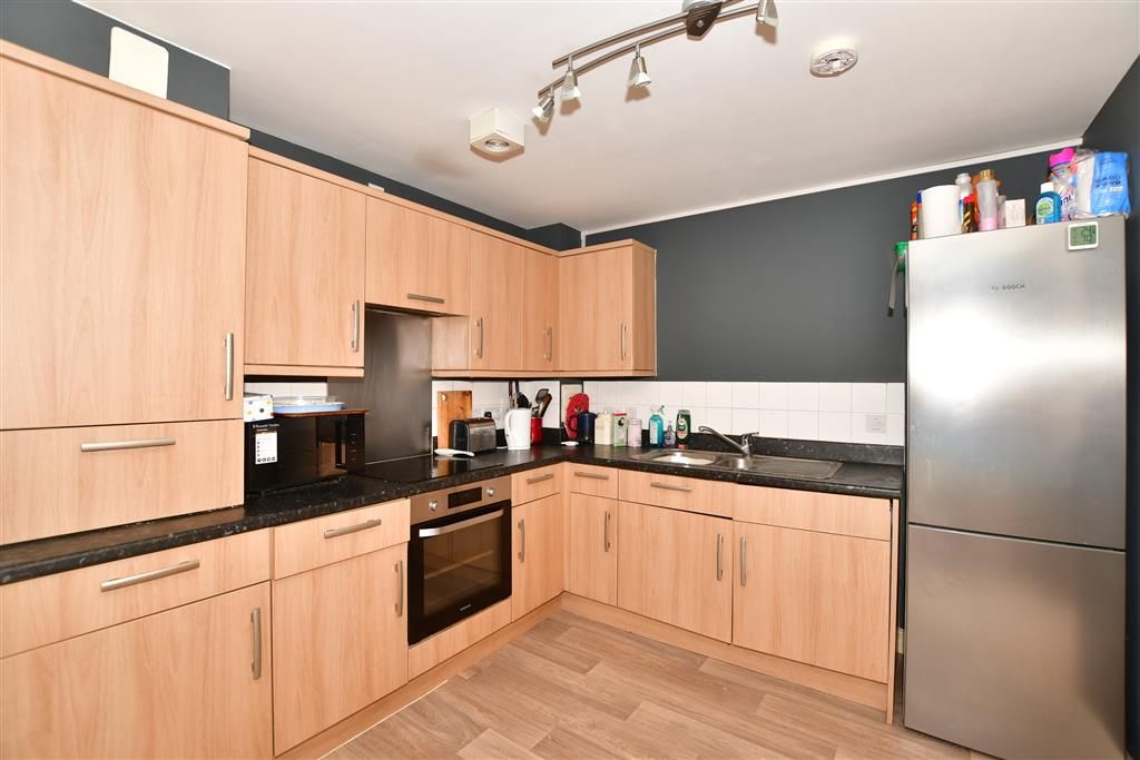 2 bed flat for sale in Medway Drive, Tunbridge Wells, Kent TN1, £240,000