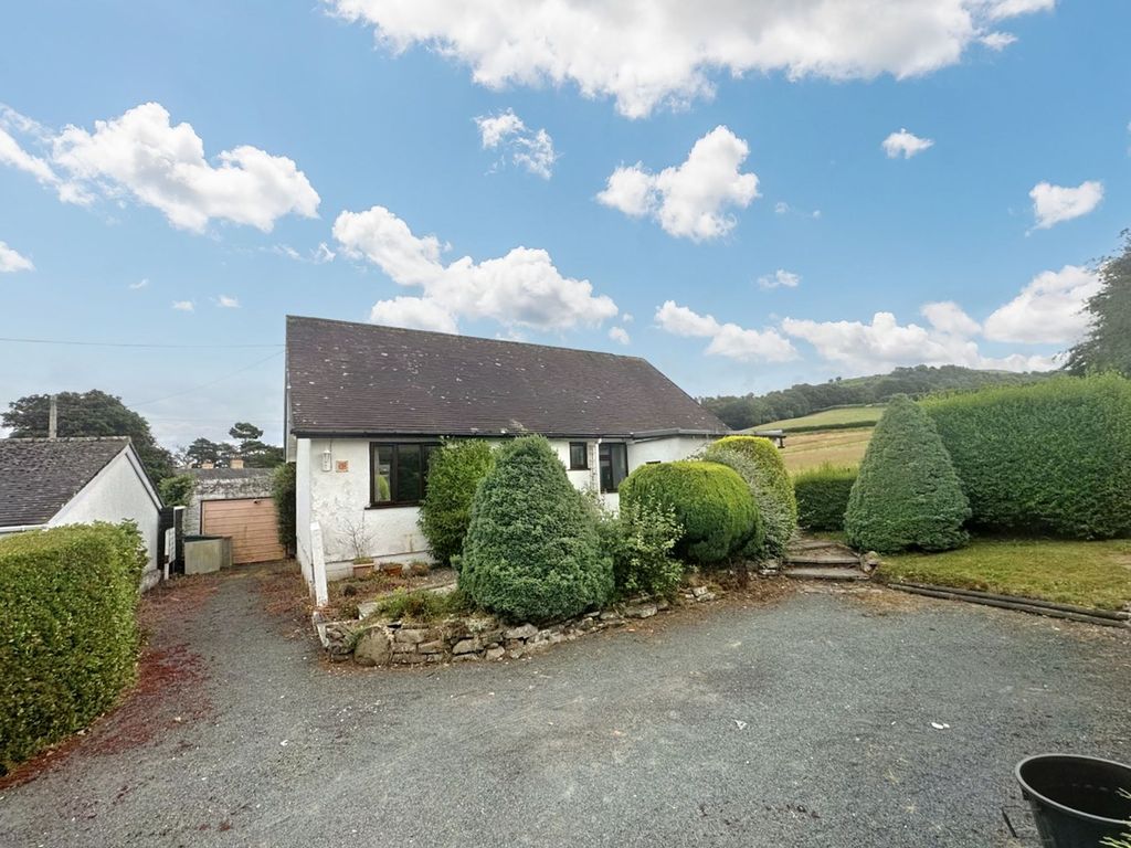 2 bed detached house for sale in Tregaer Road, Llanfrynach, Brecon LD3, £300,000