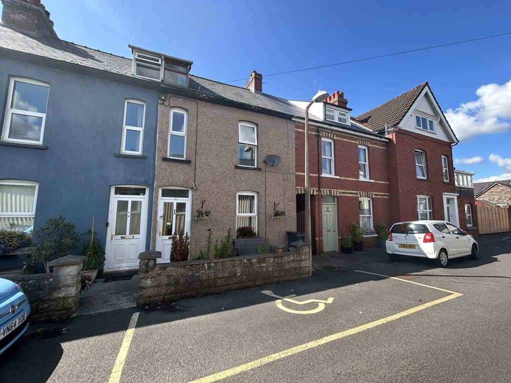 3 bed terraced house for sale in Conway Street, Brecon LD3, £215,000