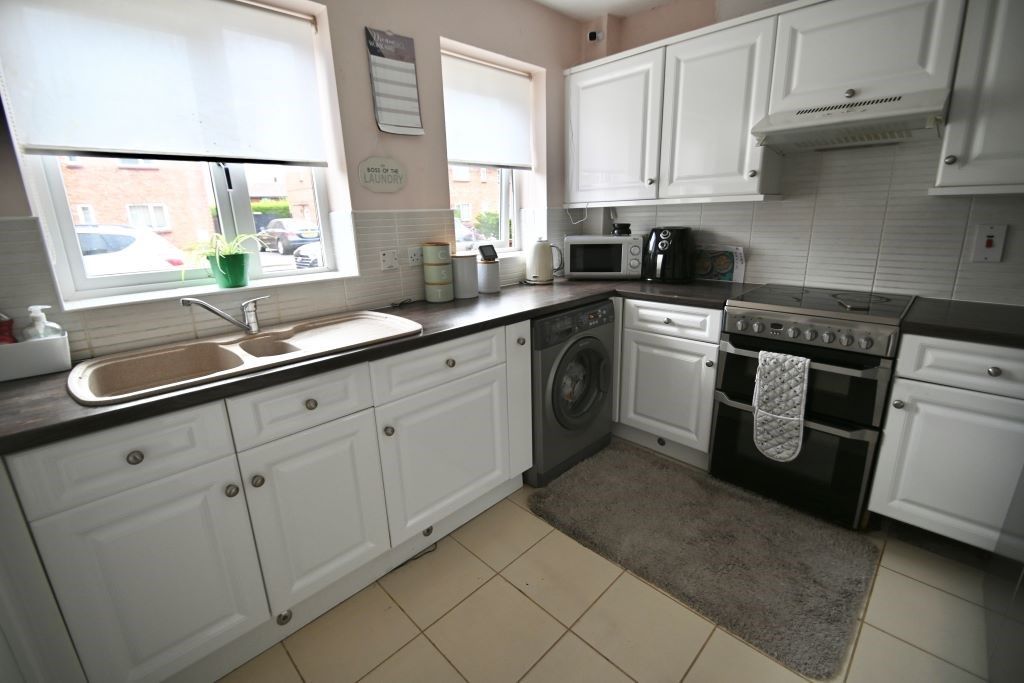 3 bed terraced house for sale in Sycamore Drive, Auckley, Doncaster DN9, £148,000
