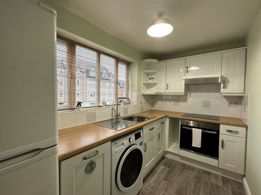 1 bed flat for sale in Rembrandt Way, Reading RG1, £170,000