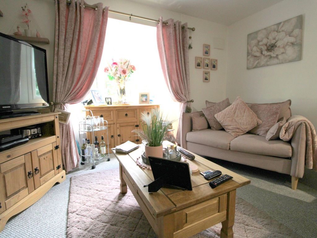 1 bed flat for sale in Lon Hedyn, Rhyl, Denbighshire LL18, £59,950