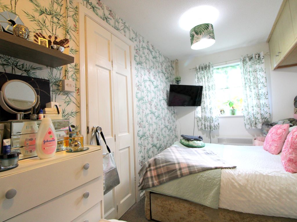1 bed flat for sale in Lon Hedyn, Rhyl, Denbighshire LL18, £59,950