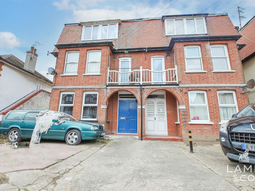 2 bed flat for sale in Penfold Road, Clacton-On-Sea CO15, £76,000