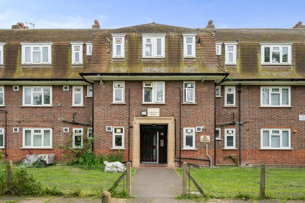 2 bed flat for sale in Kingston Upon Thames KT1,, £300,000