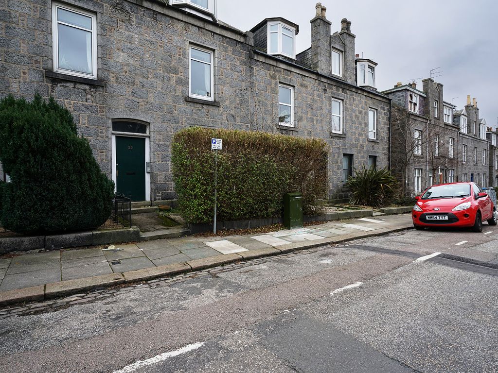 2 bed flat for sale in Jamaica Street, Aberdeen AB25, £69,500