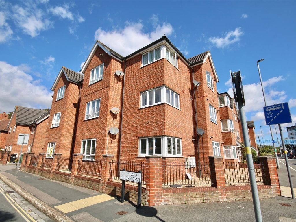 2 bed flat for sale in Hilsea Crescent, Portsmouth PO2, £180,000