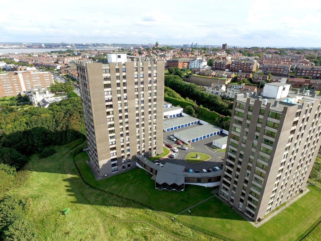 2 bed flat for sale in The Cliff, Wallasey CH45, £200,000