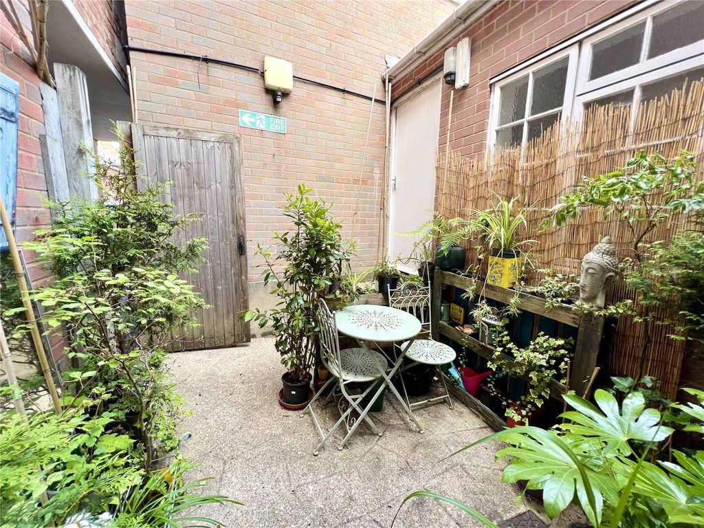 1 bed maisonette for sale in Bargates, Christchurch BH23, £170,000