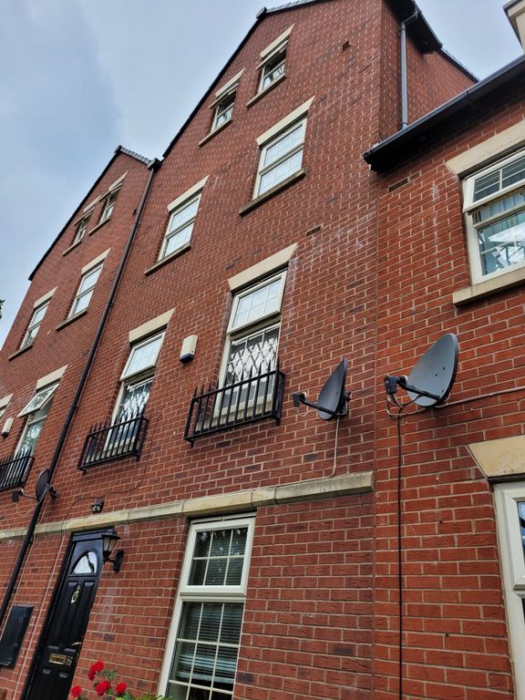 6 bed town house for sale in Acres Hill Road, Sheffield, Darnall S9, £300,000