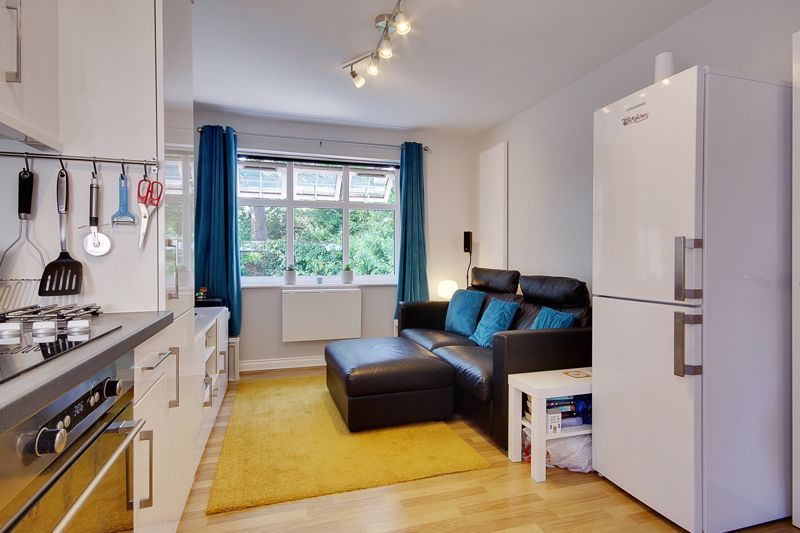 1 bed flat for sale in Talbot Road, Bournemouth BH9, £170,000