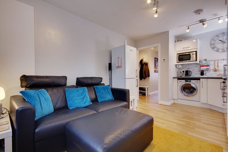 1 bed flat for sale in Talbot Road, Bournemouth BH9, £170,000