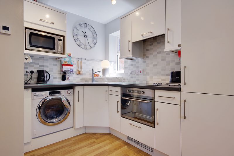 1 bed flat for sale in Talbot Road, Bournemouth BH9, £170,000